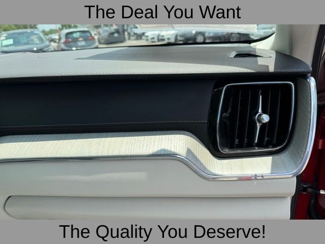 2024 Volvo XC60 B5 Ultimate Dark Theme